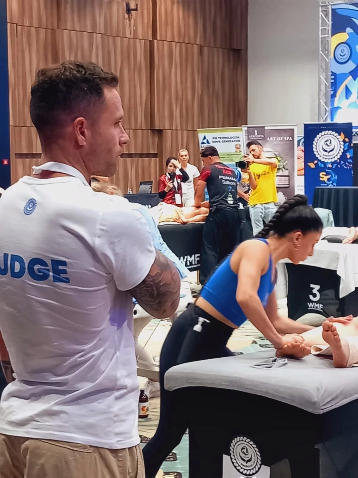 Iván Del Toro ejerciendo como juez en un campeonato internacional de masaje